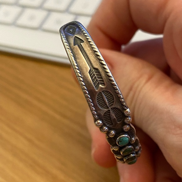 Beautiful vintage Navajo turquoise needlepoint 925 sterling silver bracelet - Picture 7 of 10